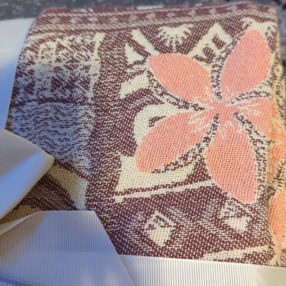 Disney Parks Moana Spotlight Kakamora Waves Flowers Throw brand new - Picture 8 of 16